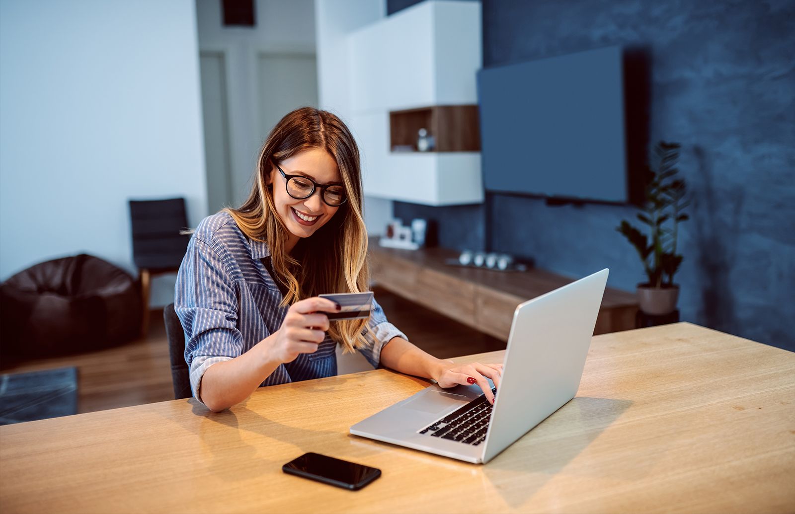 Checkout optimieren bedeutet, die User Experience zu verbessern. Ist die Absprungrate im Warenkorb zu hoch, solltest du den Checkout optimieren.