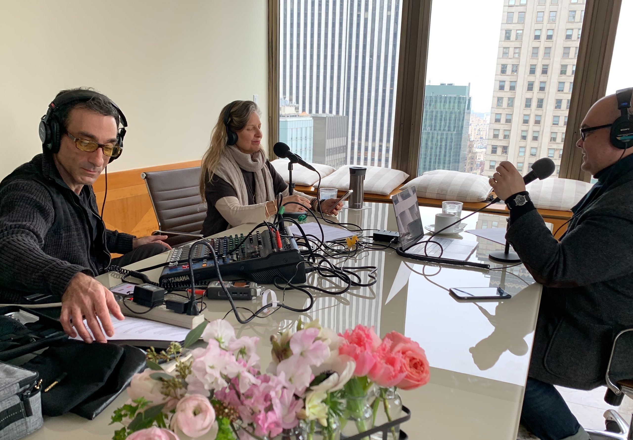 Adieu to mundane podcast advertising: producing a brand podcast can pay off in the long term. Corporate influencers are welcome podcast guests and not just podcast advertisers.