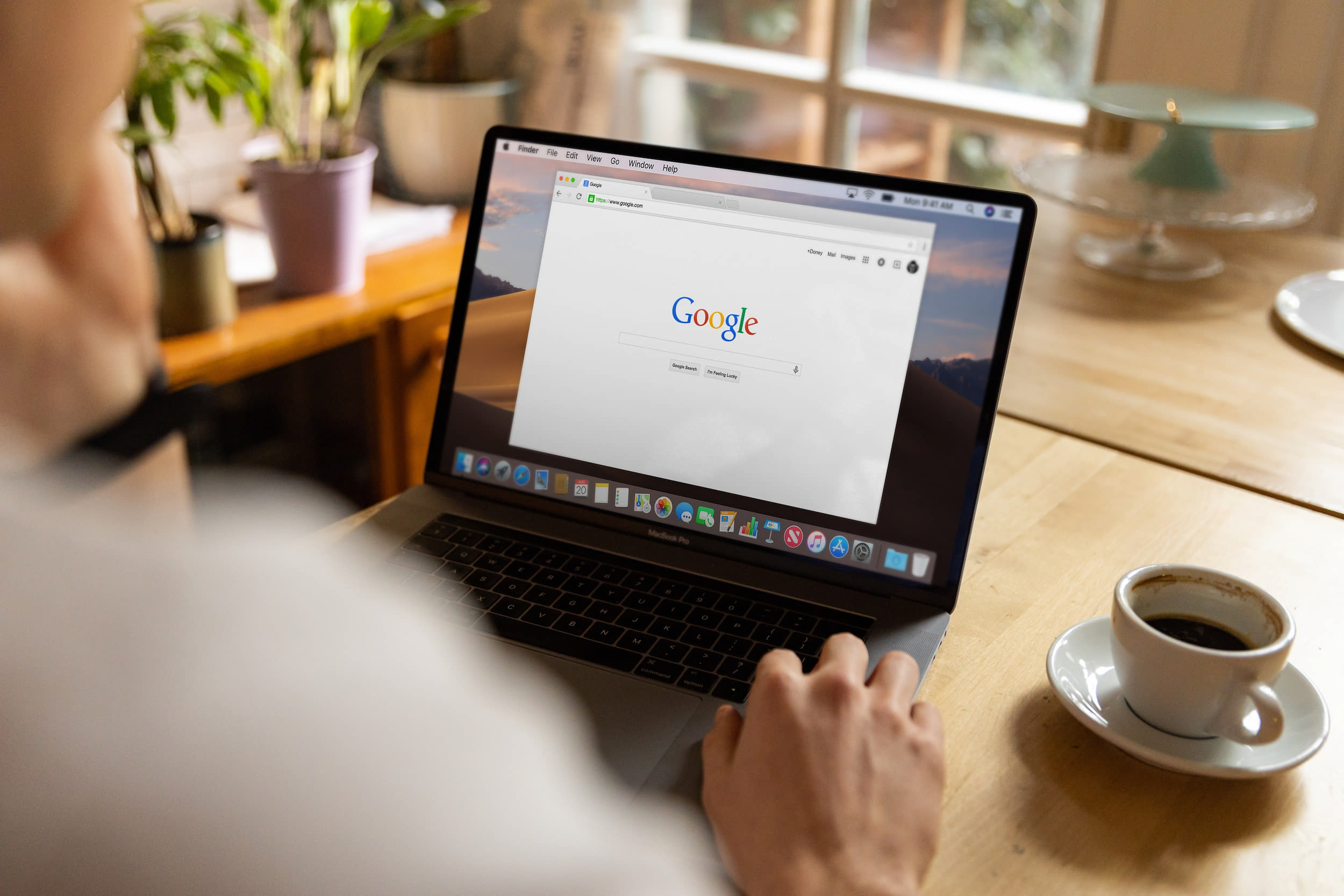 Google: KI-Suchmaschine als ChatGPT Konkurrent KI soll Suchmaschine Google optimieren.