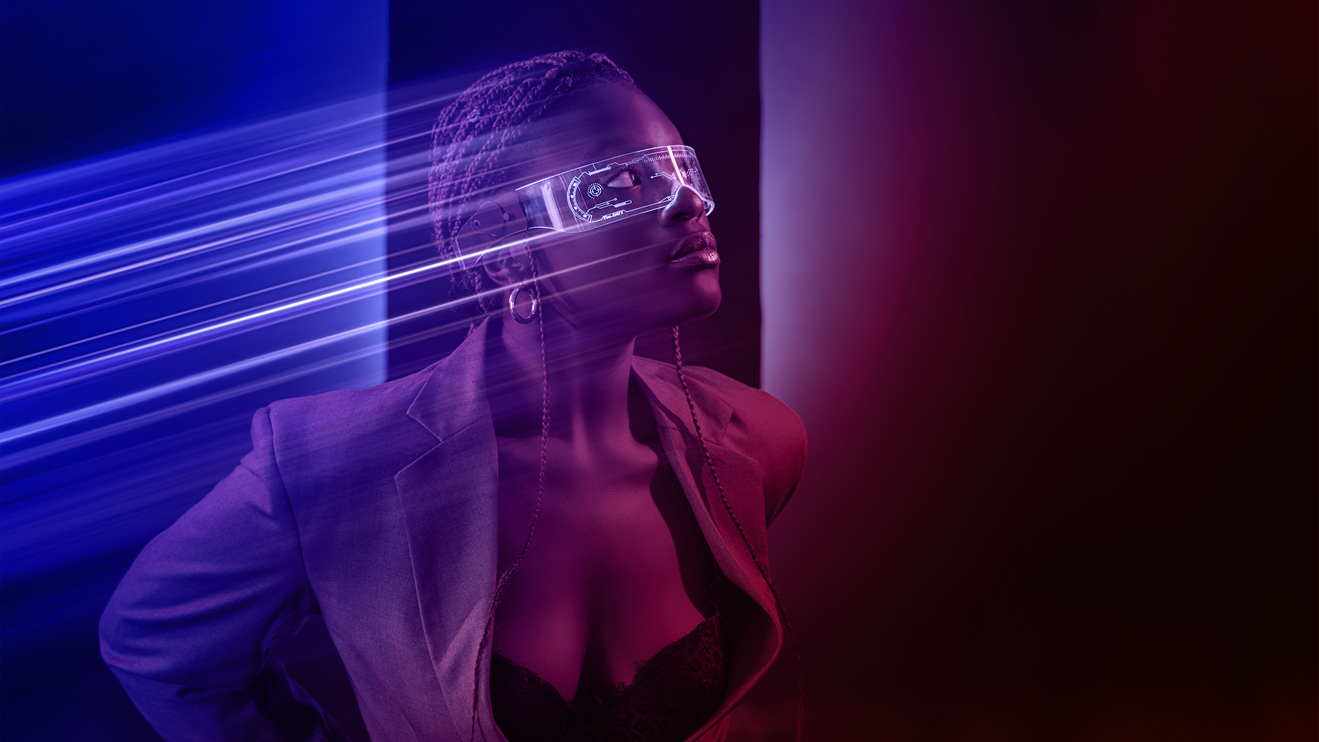 Interaktiver Content für deine Zielgruppe – von Videos über Umfragen bis Webinare Interaktiver Content: Junge Frau mit AR-Brille im futuristischen Design.