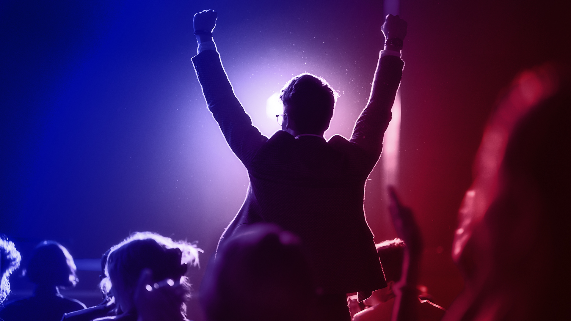 Deutscher Digital Award: Ein Gewinner freut sich über den Sieg