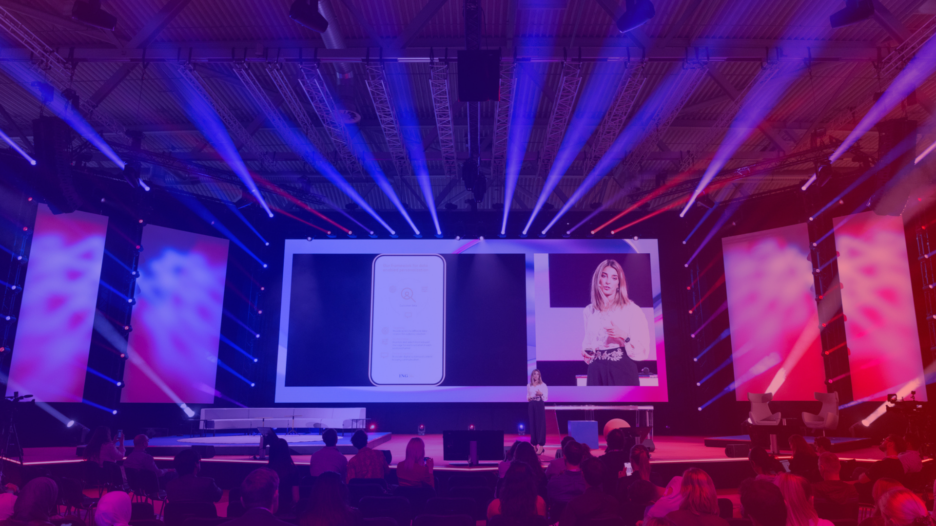 DMEXCO 2025 Highlights Ein Bild der Center Stage bei der DMEXCO