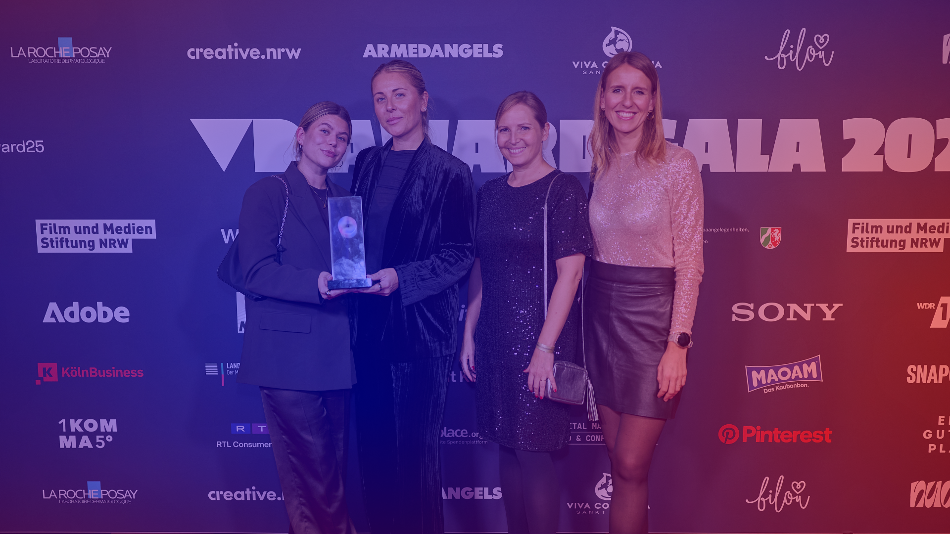 Impressions from the 2025 VideoDays Awards Merle Marie Pohlmann (Social Media Manager, Weischer Connect), Katharina Schramm (COO Weischer Connect), Nina Kirst (Deputy Editor-In-Chief Campaign Germany), Verena Gründel (Host DMEXCO) at the VideoDays Awards