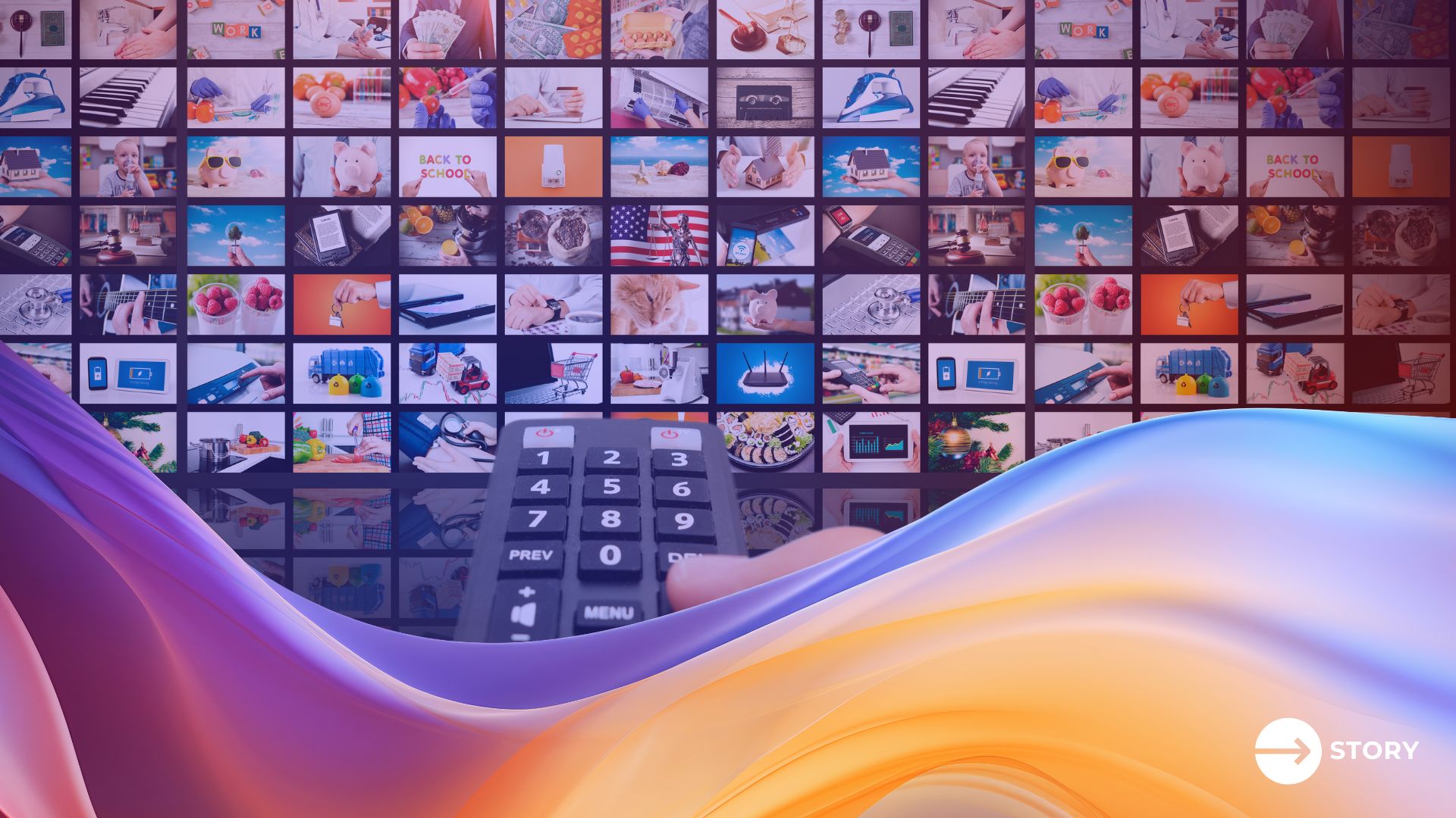 POV Shot einer Person, die durch die Content Channel eines Streaming-Dienstes klickt als Symbolbild für Marketing und Streaming. 