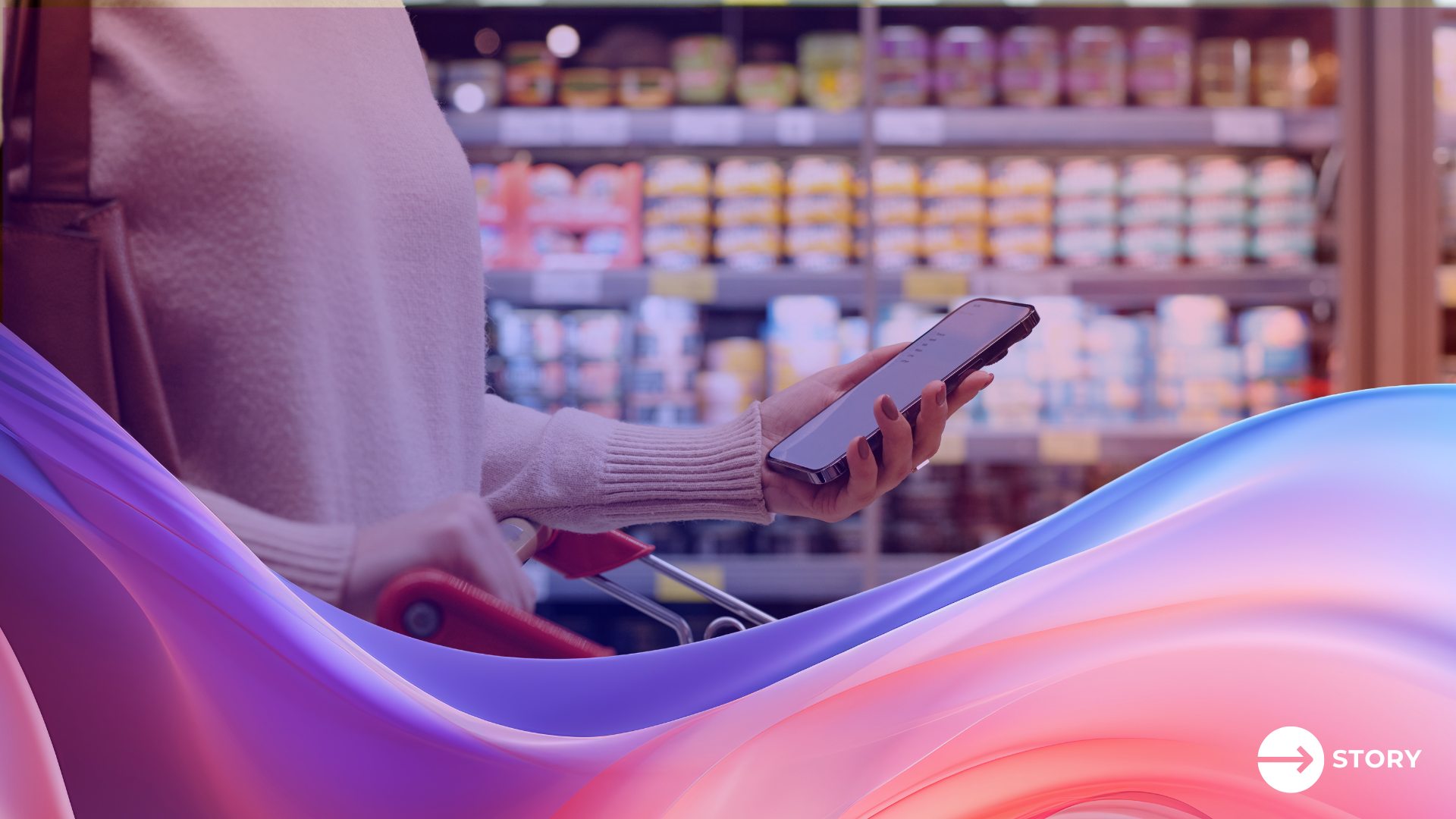 Eine Person schaut sich im Store eine Werbeanzeige auf ihrem Smartphone an.